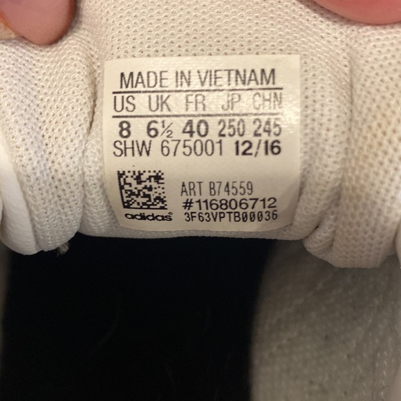 Adidas. Size US 8. Barely worn. - Picture 2 of 6